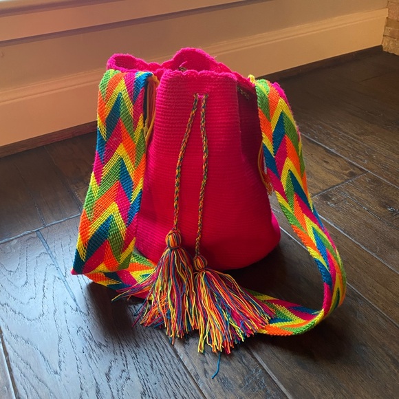 Beautiful colorful artisanal hand made Colombian purse. - Picture 2 of 2